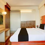 Super Townhouse Fateh Sagar Formerly Vatika Inn