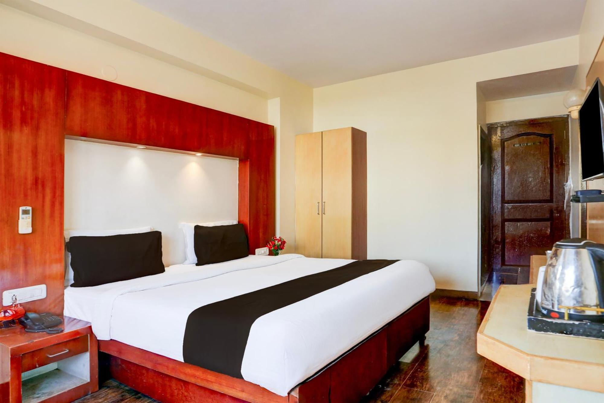 Super Townhouse Fateh Sagar Formerly Vatika 4*